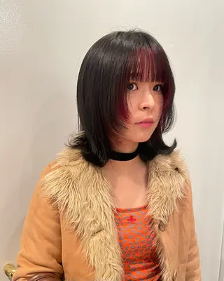 ミディアム カラー 向坂 亜美のヘアスタイル