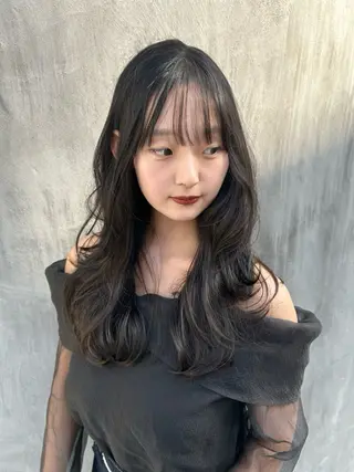 ロング りく レイヤーカット ケアブリーチのヘアスタイル