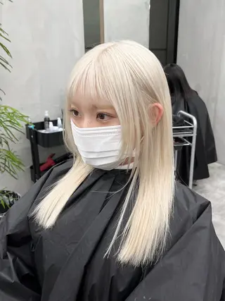 セミロング カラー イツク ⚡️ ルーツ/ハイトーンのヘアスタイル