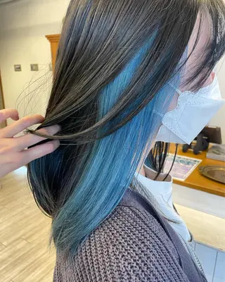 セミロング カラー キッズ インナーカラー 推し ブリーチ 髪質改善のヘアスタイル