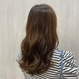 セミロング カラー 🫧透け感⋆艶髪💎 山口アヤカのヘアスタイル