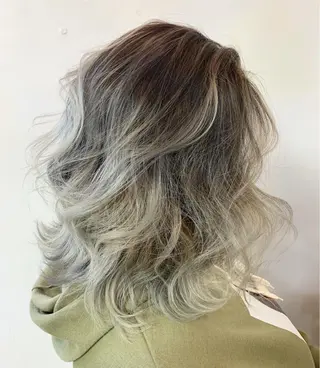 ショート カラー Shiho お洒落な エクステ♡ハイトーンのヘアスタイル