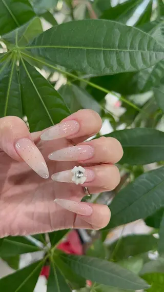 ネイル I-nailロング /ワンホン/キラキラのネイルデザイン