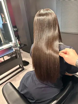 ロング TAKAMI 髪と爪を同時に施術のネイルデザイン