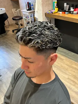 ショート カラー パーマ メンズ 宇野 シゲトのヘアスタイル