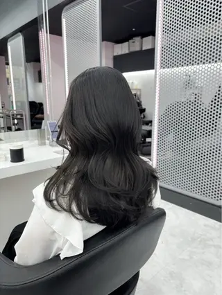 ロング カラー 抜け感レイヤー︴ ニュアンスカラーのヘアスタイル