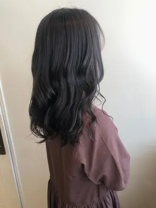 ミディアム カラー MIOベージュカラー 柔らかいカラーのヘアスタイル