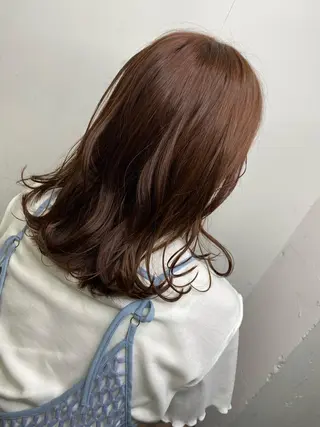 セミロング 透明感カラー栄 みゆのヘアスタイル