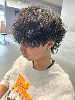 ミディアム パーマ メンズ 勝毛 広貴のヘアスタイル