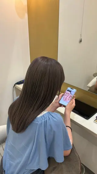 セミロング カラー 加賀谷 乙葉のヘアスタイル