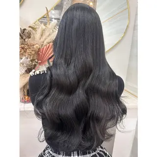 ロング 🐈⬛momo🐾 ブリーチ・Wカラーのヘアスタイル