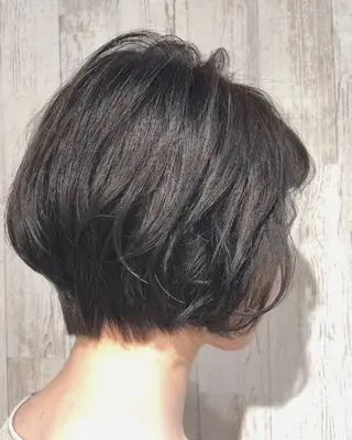 ショート カラー 若山 佳代のヘアスタイル
