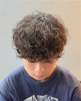 ショート パーマ メンズ 井ノ本 成海 / カラー/縮毛矯正のヘアスタイル