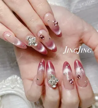 ネイル 🦋 Queenieのネイルデザイン