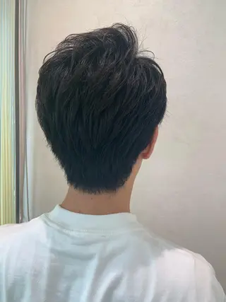 ショート パーマ メンズ ハイトーンカラー🤍 山下 優華のヘアスタイル