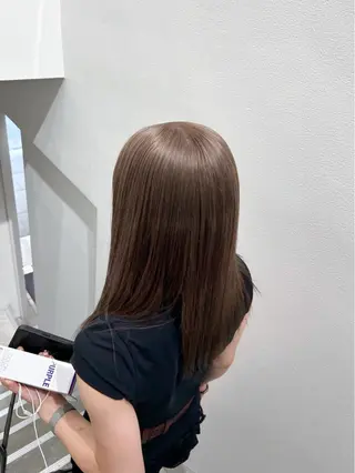 ミディアム カラー AKO .のヘアスタイル