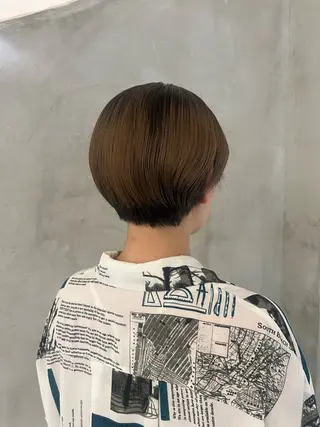 ショート 切りっぱなしボブ/ 艶カラー/綾莉のヘアスタイル