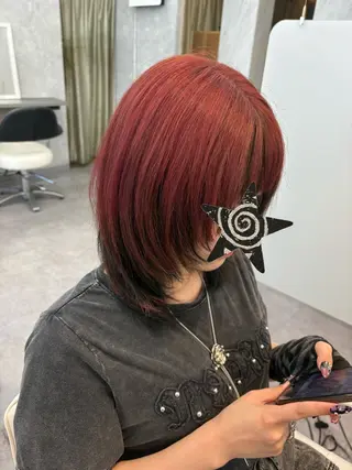 ミディアム y2k/ウルフ/ 個性派カラーkiraのヘアスタイル