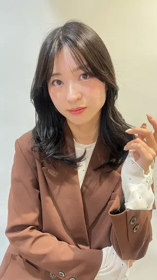 セミロング カラー 波多野 芽衣のヘアスタイル