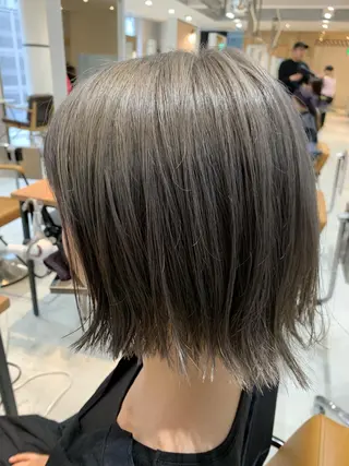 ショート カラー LUXBE LUCEのヘアスタイル