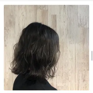カラー 矢代 彩華のヘアスタイル