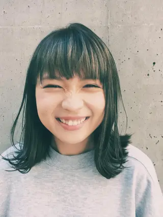 ミディアム カラー 白髪に寄り添う美容師 オギノミワコですのヘアスタイル