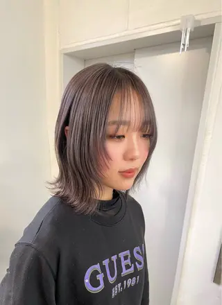 ミディアム 顔まわりレイヤー 透明感カラー🩵🩵のヘアスタイル