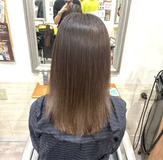 セミロング カラー 堀川 希歩のヘアスタイル