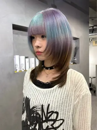 セミロング カラー ヘアアレンジ 🌈【🎀ヘアデザイ ナー🎀】✨ノン✨のヘアスタイル