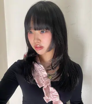 ミディアム mio ／ハイトーンのヘアスタイル