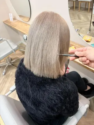 ミディアム ブリーチ×派手髪🎨 岡山駅🌈こうすけのヘアスタイル