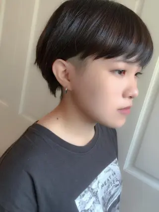 ショート ホワイト&レイヤーカ ットエクステ長畠俊輔のヘアスタイル