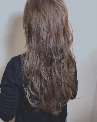 ロング カラー 佐々岡 亮介のヘアスタイル