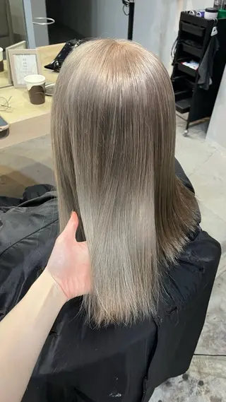 ミディアム カラー Lia 瑠莉花のヘアスタイル