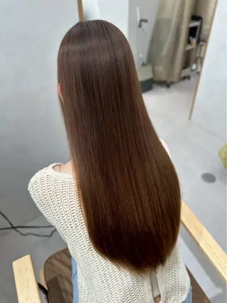 ロング SLASH ホワイト 伊藤眞代のヘアスタイル