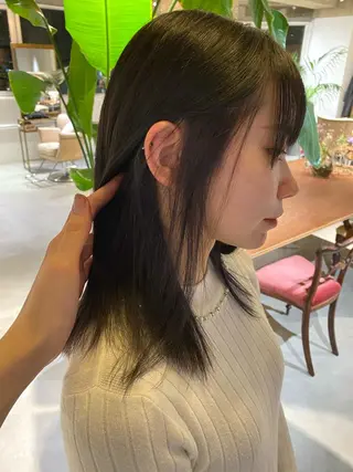 セミロング カラー 聖 来のヘアスタイル