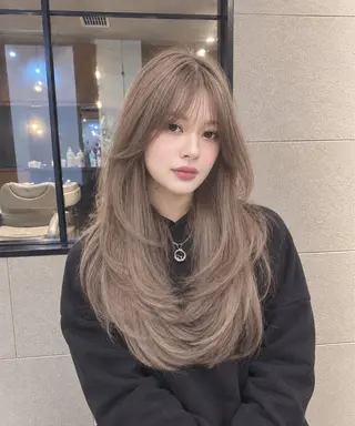 ロング カラー 大人のためのトレンド ヘア💇♀️ayaのヘアスタイル