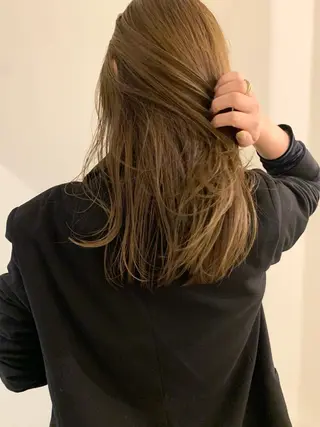 ロング カラー 落合希 Olivebeigeのヘアスタイル