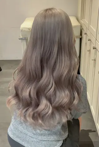 ロング コスギ ユカナのヘアスタイル
