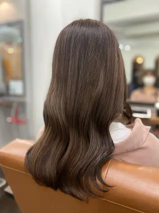 ロング 透明感カラー栄 みゆのヘアスタイル