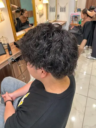 メンズ フェザーパーマ 🌎Rino🔚のヘアスタイル