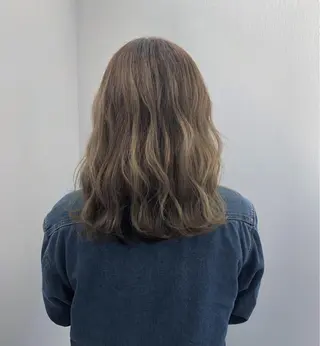 ミディアム カラー 白井 つづりのヘアスタイル