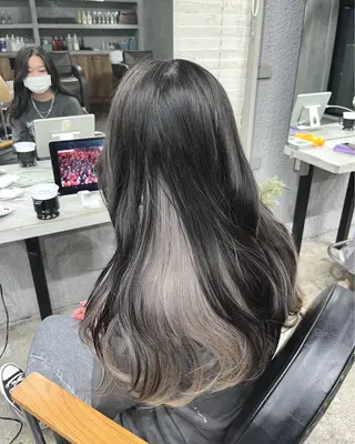 ロング カラー Hanashiro Narumiのヘアスタイル