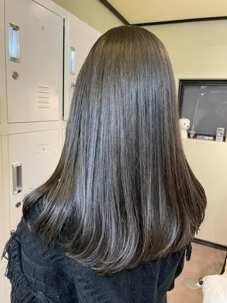 セミロング 透明感オリーブ🫒/ ブリーチなしWカラーのヘアスタイル