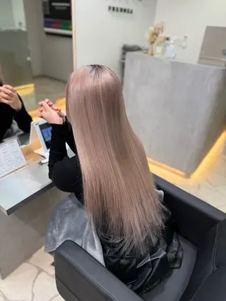ロング カラー ミルクティーベージュ MAIのヘアスタイル