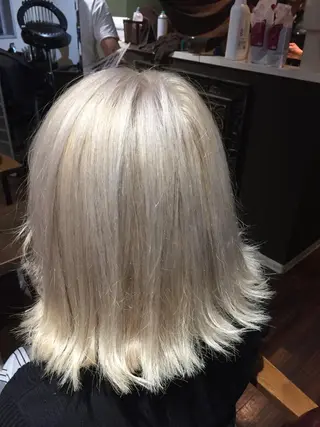 ミディアム カラー LUXBE LUCEのヘアスタイル