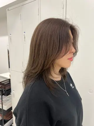 セミロング リコ 渋谷 ハッシュカットのヘアスタイル