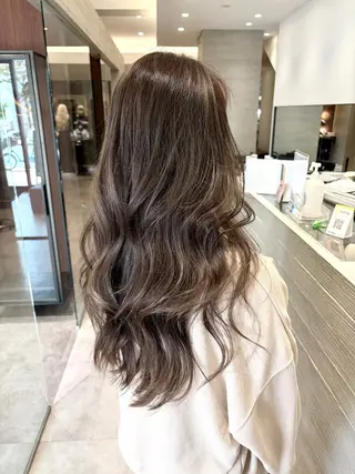 ロング カラー サキ🤍ハイトーン 🩰くびれ巻きヘアのヘアスタイル