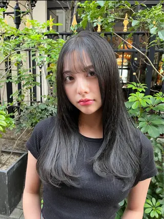 ロング カラー 草野 圭音のヘアスタイル
