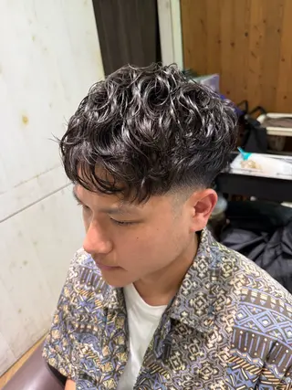 ショート パーマ メンズ 溝口 槙里也のヘアスタイル